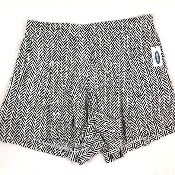 Old Navy Pants - NWT Old Navy Skort/ Flowy Shorts